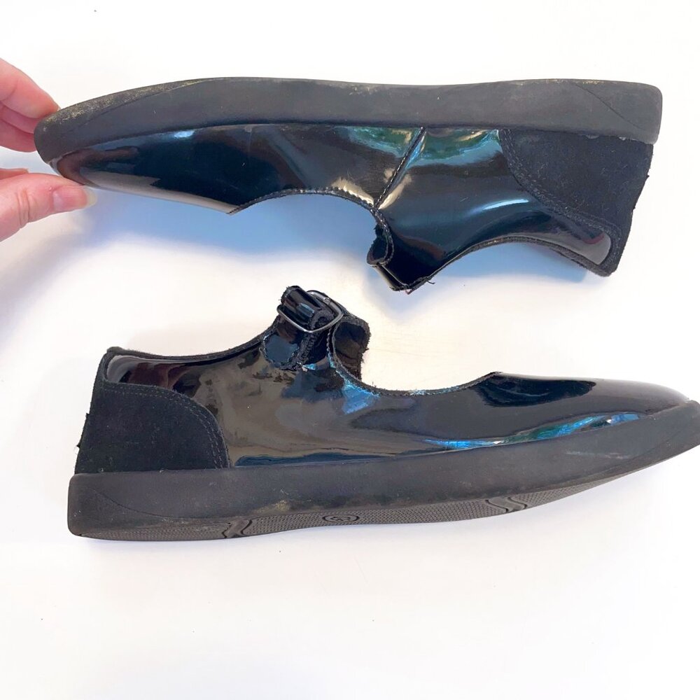 UGG Girls Patent Leather Mary Jane Shoes, Size 6 - Picture 2 of 7